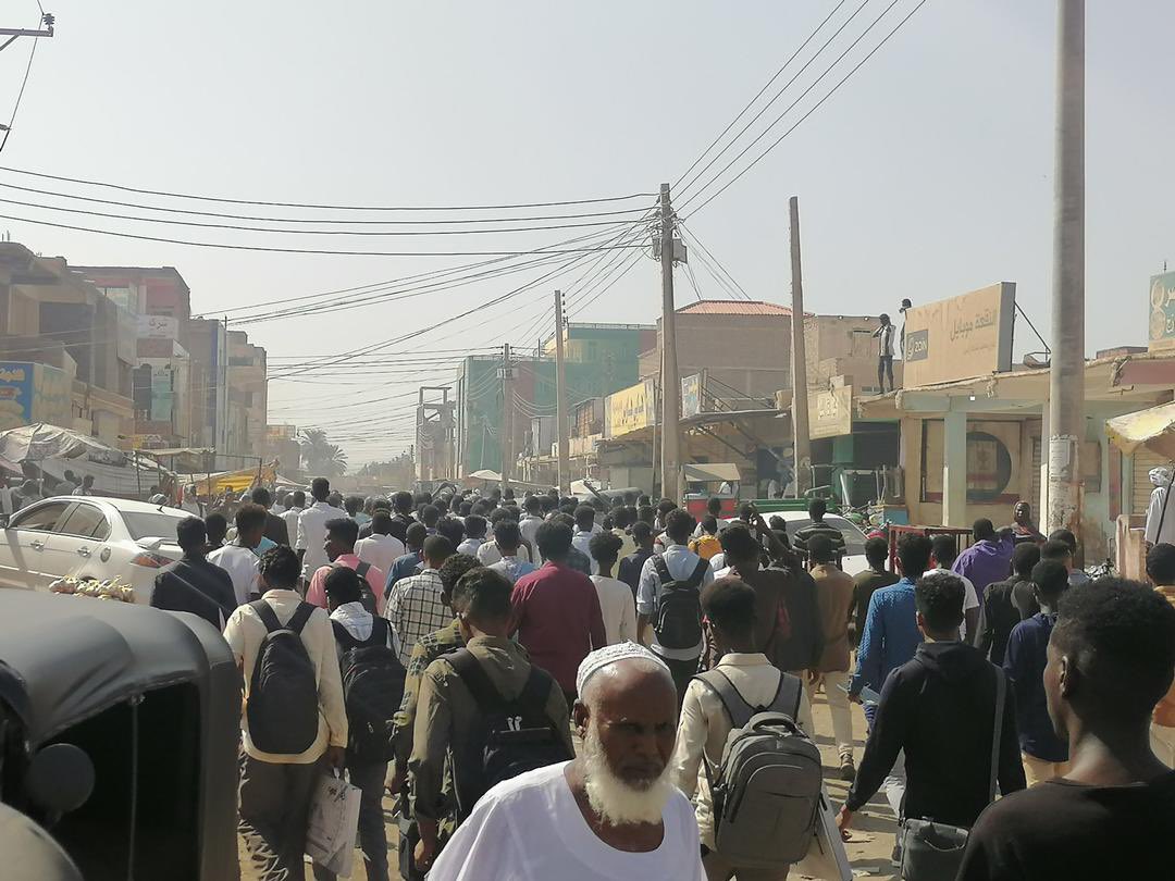 AssociationSd's tweet photo. جماهير الشعب السوداني ترفض وتقاوم الانقلاب العسكري

اغلاق الشوارع الرئيسية بالمتاريس والدعوة الى #العصيان_المدني_الشامل - عطبرة.

26 أكتوبر 2021  

 #الردة_مستحيلة
 #لا_للانقلاب_العسكري https://t.co/gyPaqBqgUj
