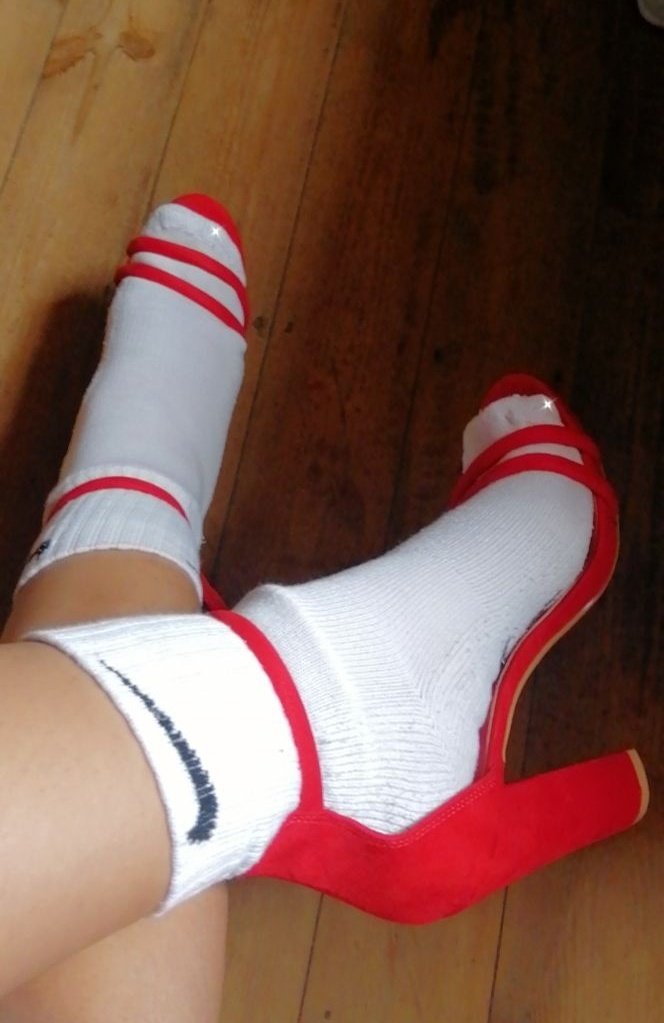 Nox_No_Filter's tweet image. Because I like things 😂😍🥰#HeelsXSocksChallenge #BBNaija
@LiquoroseAfije_
