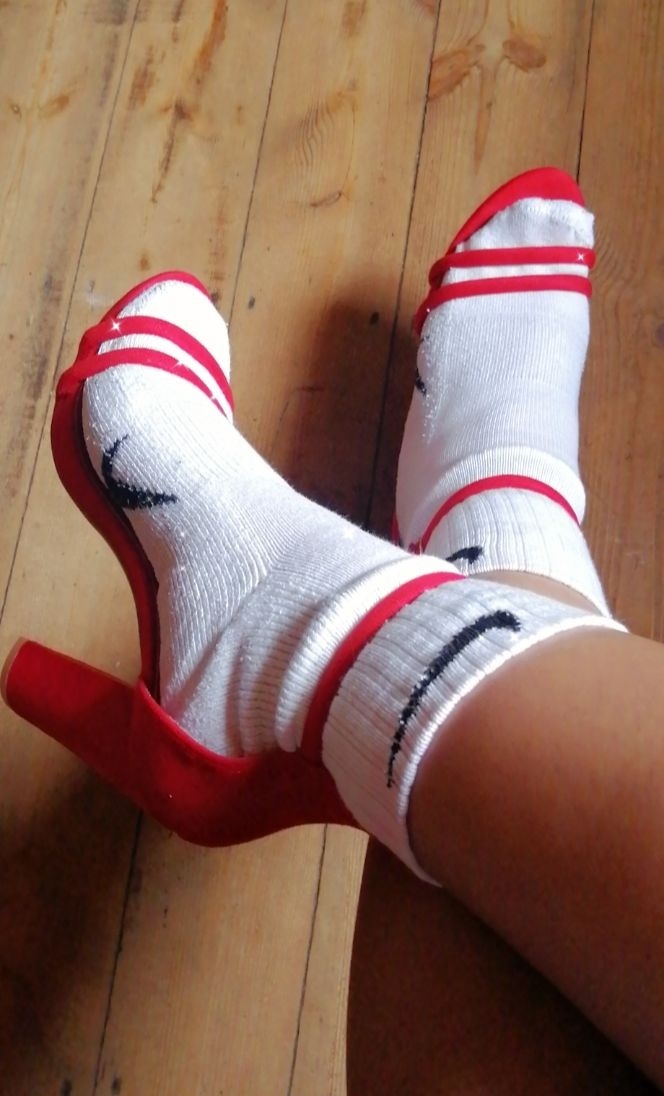 Nox_No_Filter's tweet image. Because I like things 😂😍🥰#HeelsXSocksChallenge #BBNaija
@LiquoroseAfije_