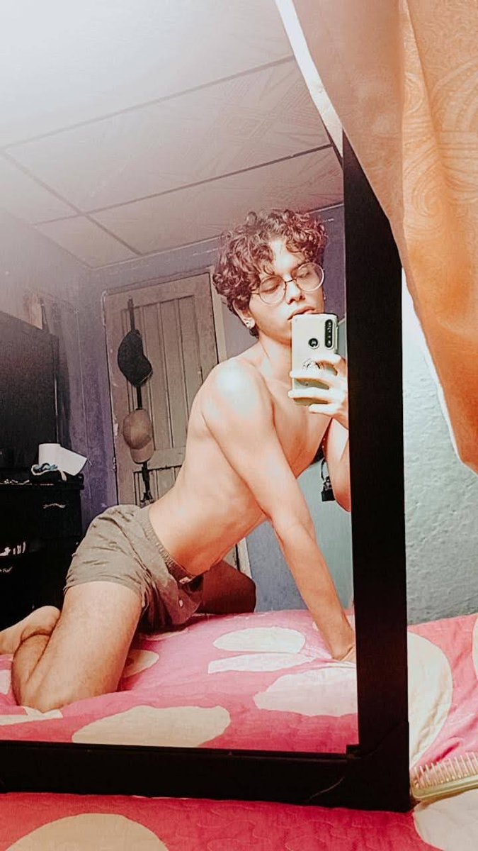Twink20011's tweet photo. Jajaja me senti sexy, me cambie a twitter :P https://t.co/BalT6E5tr4