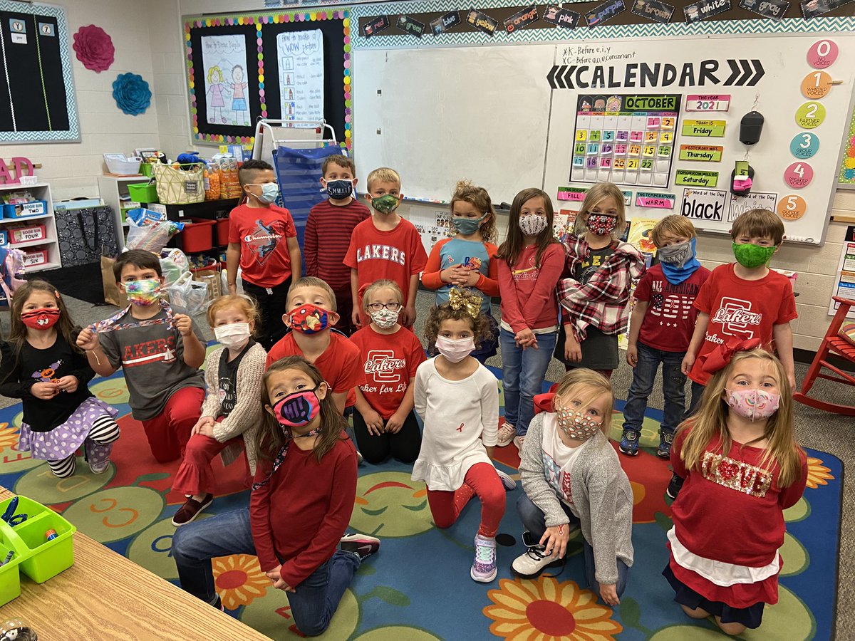 mrsbybeesclass's tweet photo. @redribbonweek kickoff with red day today! We are learning always make the right choice and that means taking care of our bodies too! It’s going to be a great week! #callowayschools @SouthwestLaker @CallowaySchools https://t.co/6bhzuegU00