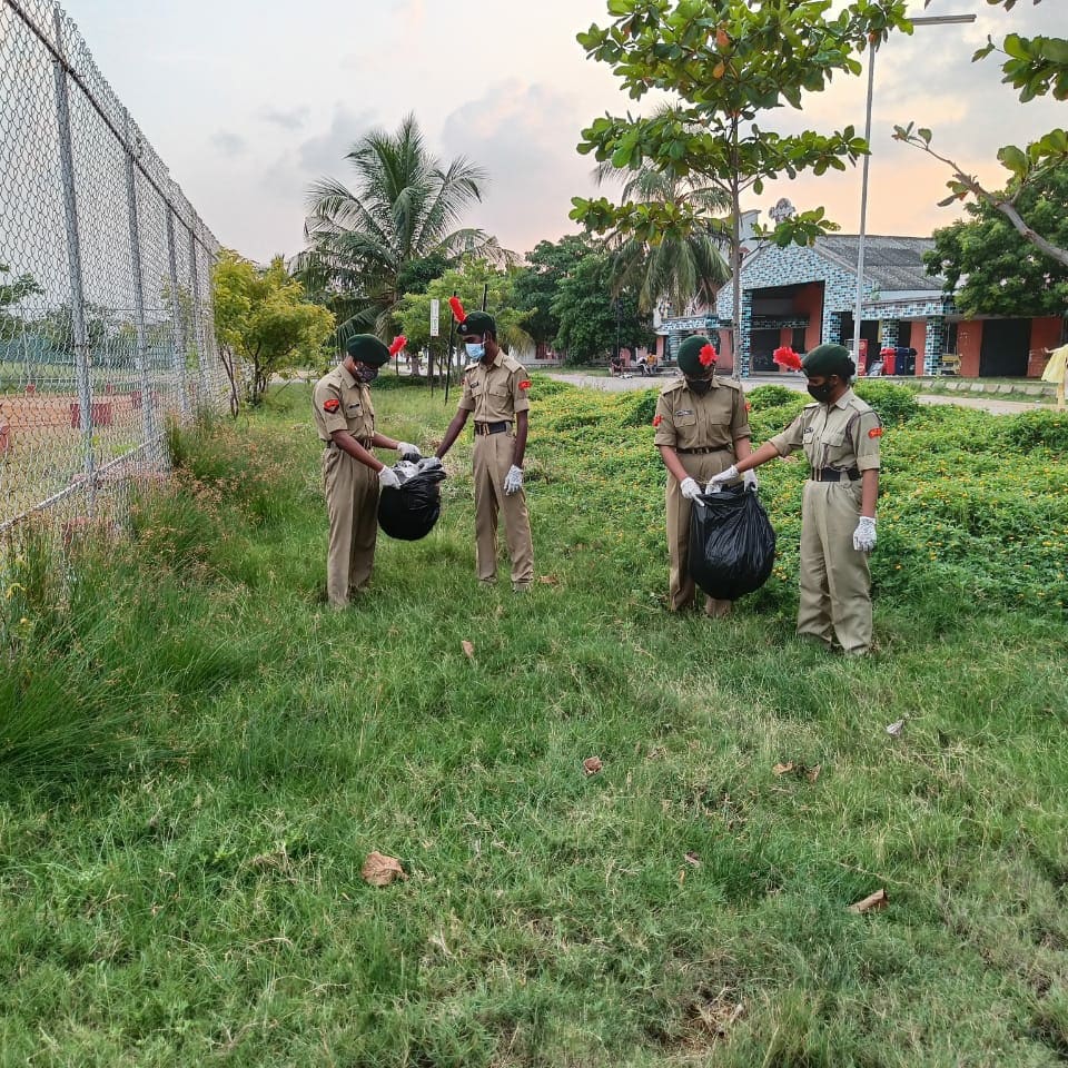 NccKcg's tweet photo. "One step for a better environment today is one step toward a better future". KCG NCC Company, 1 (TN) BN NCC unit, Madras A group has conducted clean India campaign at Karapakkam, Chennai-600097.
#cleanindia #dgncc #saynotoplastics #kcgncc #campuscleaning https://t.co/n1kLz7oSI3