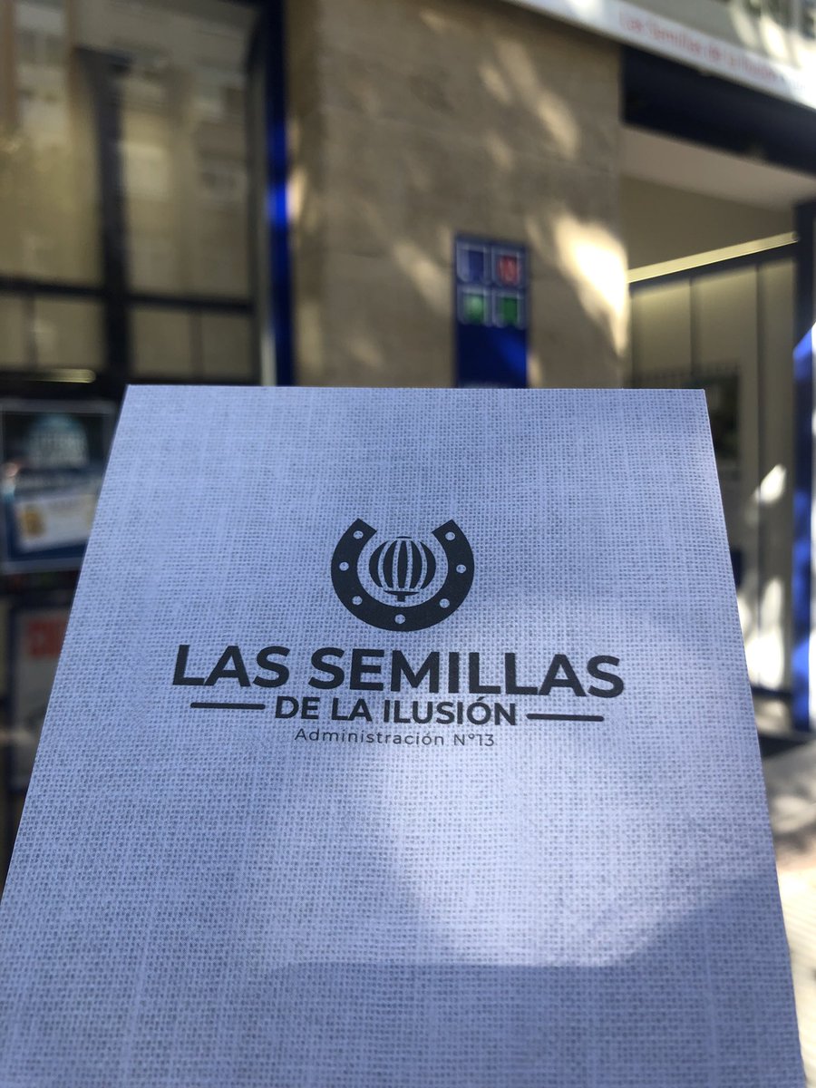 EsterRBazo's tweet photo. Los que tenéis al menos los años que tengo yo recordaréis en Vara de Rey de Logroño la tienda de semillas Leopoldo. Ahora es una administración de lotería y me encanta el homenaje que le han hecho: Las semillas de la ilusión 🙂 https://t.co/BpyhDpDr7c