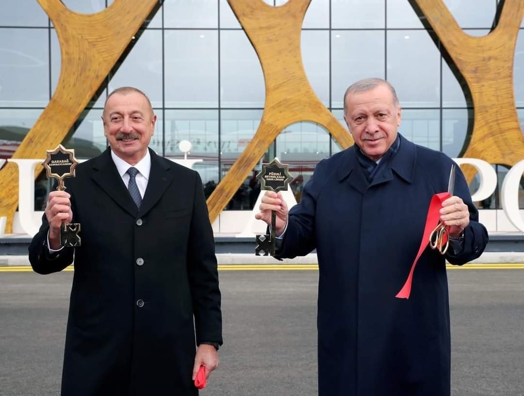Amashov's tweet photo. Türk dünyası tarixinin şanlı səhifəsinə çevriləcək böyük hadisə. Qürur duyduq. Qarabağ dünyaya günəş kimi doğacaq! https://t.co/cJWycJ9y7S
