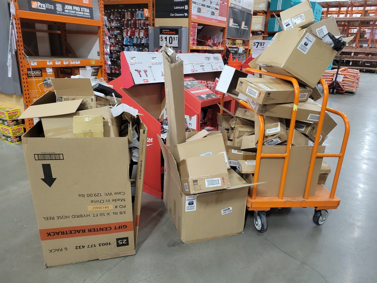 basquez_kathy's tweet photo. @MTBobDHRM255 @Jbittsvikings @jkas34 @the pack down Queen at it again. https://t.co/Lm4s4ulWiq