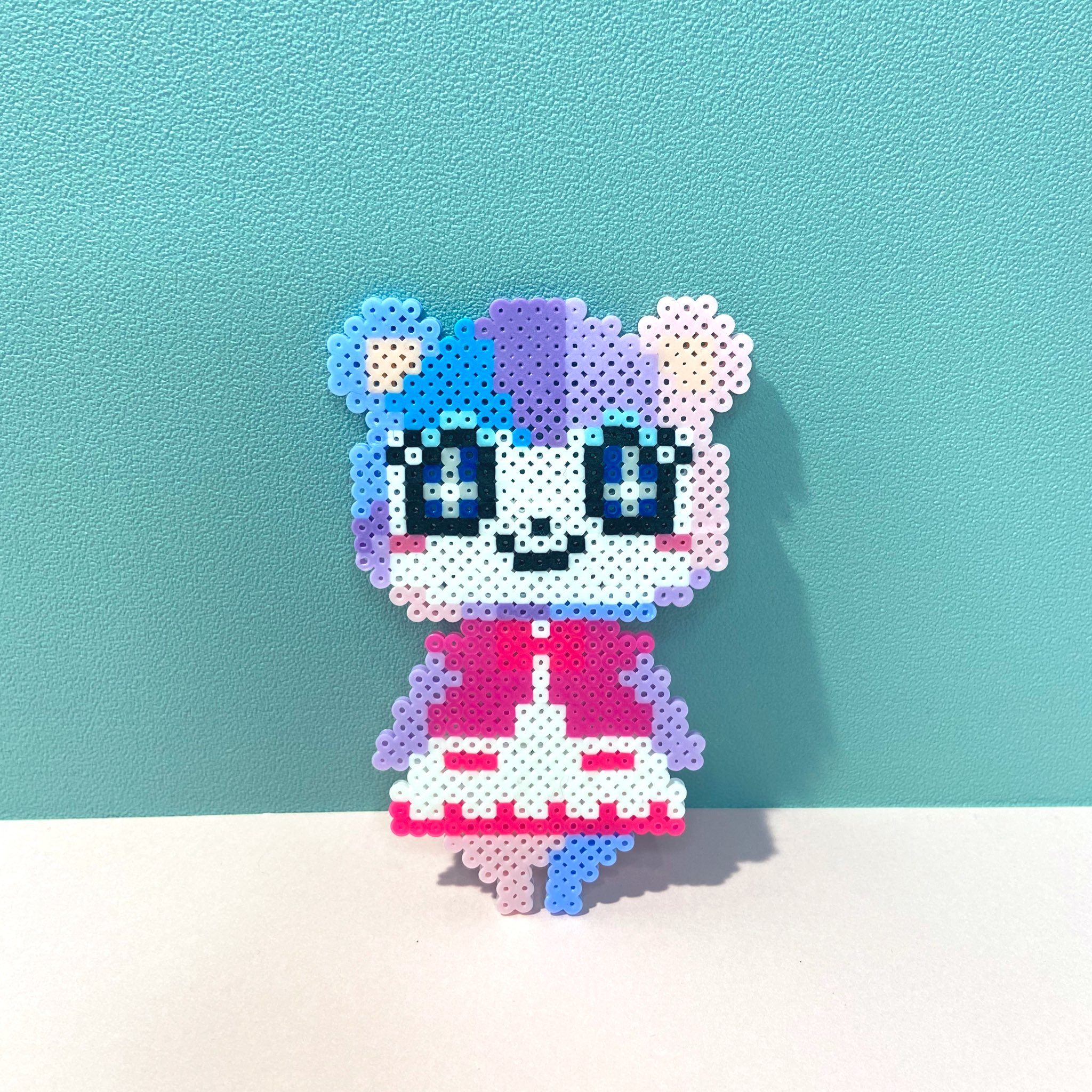 ぴぴぴぴっぴ アイロンビーズ図案作る人 アイロンをすぐにかけなかったが為に一度壊れたみすずがようやく完成 目の表現の仕方が難しかった アイロンビーズ あつまれどうぶつの森 あつ森 Perlerbeads Pixelart ドット絵 みすず T Co