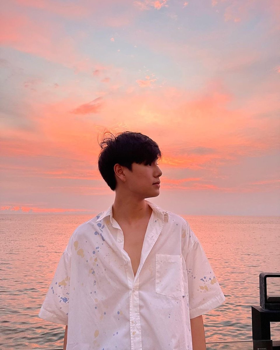 PhuwinOfficial's tweet photo. ➖ 📷 IG @phuwintang REPOST:

Feel like sun, on my skin

Like 🤍 Comment 💬 Share 📤
🔗 https://t.co/03jGxlLVBb

#phuwintang 
#winniethephu https://t.co/GmvWvypjzx