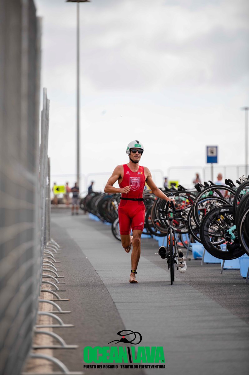 OceanLavaFtv's tweet photo. Continuamos compartiendo fotos. ¡Transición del agua a la bici 🏊‍♀️👉🚴🏼‍♂️

We continue sharing photos. Transition from water to bike! 🏊‍♀️👉🚴🏼‍♂️

#OceanLavaLanzarote #OceanLavaExperience #OceanLava #Triathlon #Swim #Bike #Run https://t.co/Ovb7svVzEZ