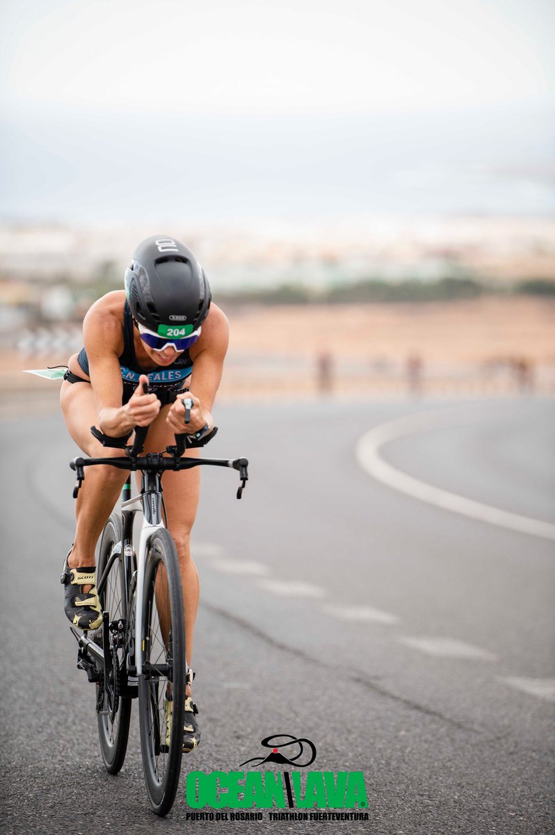 OceanLavaFtv's tweet photo. Continuamos compartiendo fotos. ¡Transición del agua a la bici 🏊‍♀️👉🚴🏼‍♂️

We continue sharing photos. Transition from water to bike! 🏊‍♀️👉🚴🏼‍♂️

#OceanLavaLanzarote #OceanLavaExperience #OceanLava #Triathlon #Swim #Bike #Run https://t.co/Ovb7svVzEZ