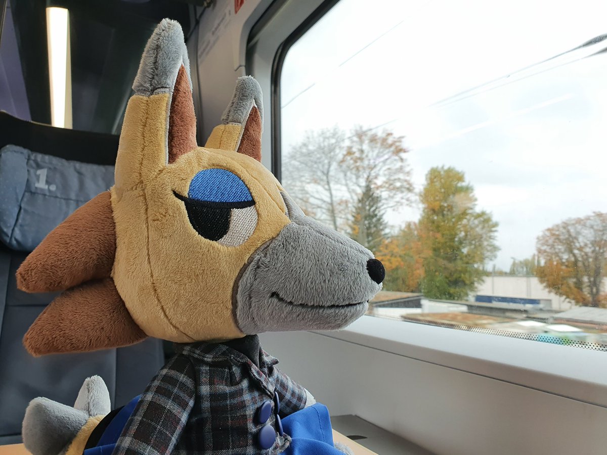 ImOnFNFire's tweet image. I attended Mex Berlin this weekend and had an absolute blast! 
Got this, oh so precious, Vivian plush made by @STRAYCATCRAFTS (do check them out!) and after a good night of sleep she is now ready to take her Dodo Airlines (Railways?) back to Belgium! #AnimalCrossing #ACNH
