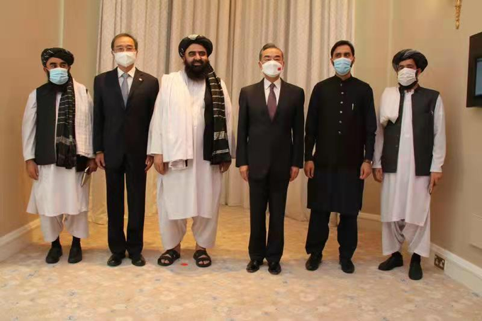 TOLOnews's tweet photo. China provided $1 million to Afghanistan and has promised to provide $5 million more in humanitarian aid, especially medicine and food, Islamic Emirate spokesman Zabihullah Mujahid said.
#TOLOnews https://t.co/d757qh8aOd