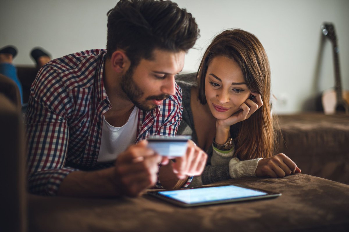 MotleyFoolUKPF's tweet photo. #DidYouKnow there’s only 60 days to Christmas? We’re a little excited but like with any big day it’s all about prep. If you’re planning to make some big purchases and think a new credit card may be advantageous, find out which card could be a good choice: https://t.co/tdrs2U22g1 https://t.co/OEiVwuyzn2