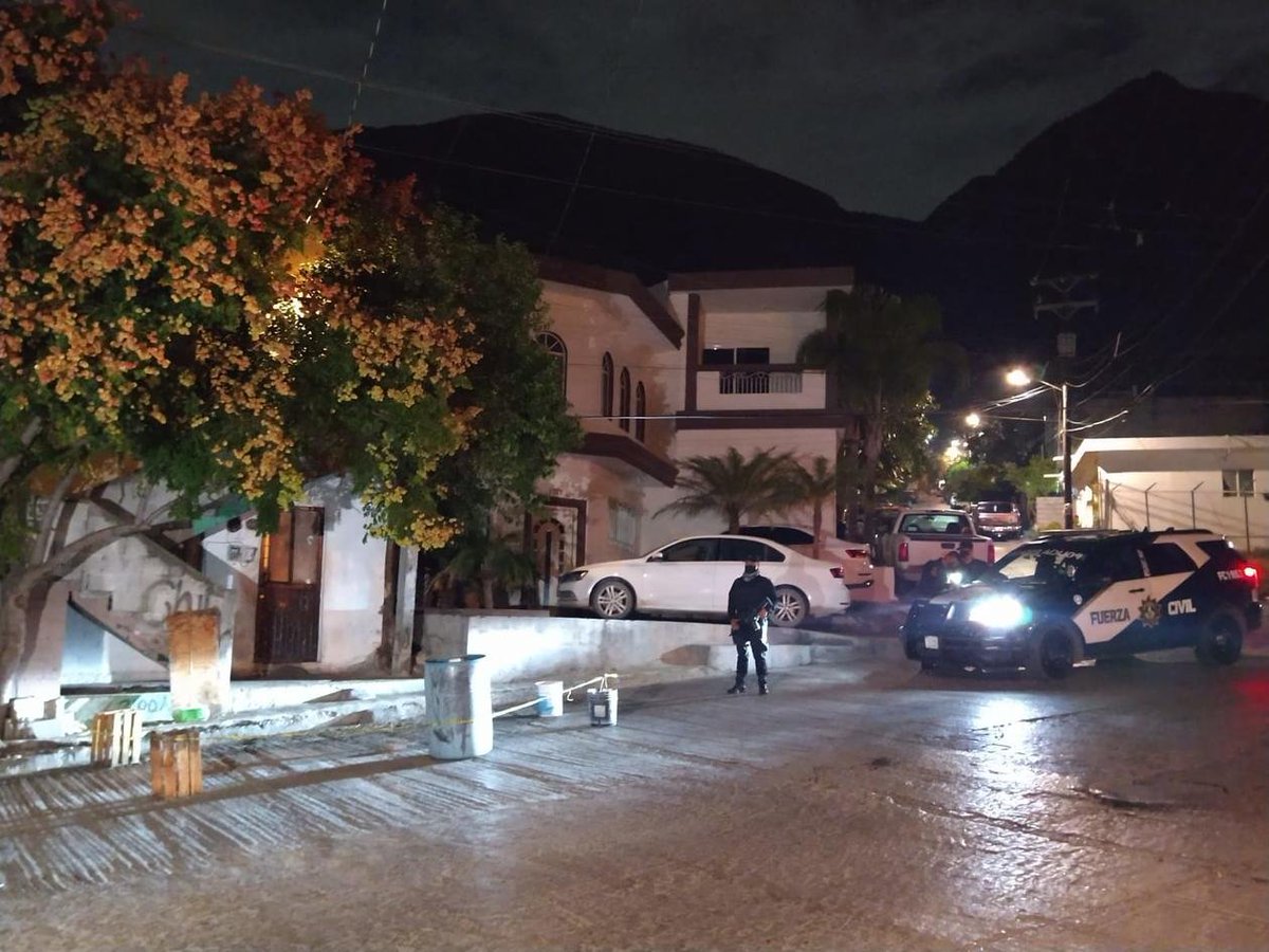 telediariomty's tweet photo. #ATENCIÓN ⚠ 

Atacan a balazos a hombre mientras barría afuera de su casa en la colonia Estanzuela

➡ https://t.co/K3mzuyXYw4 https://t.co/ZzHVvGfwPX
