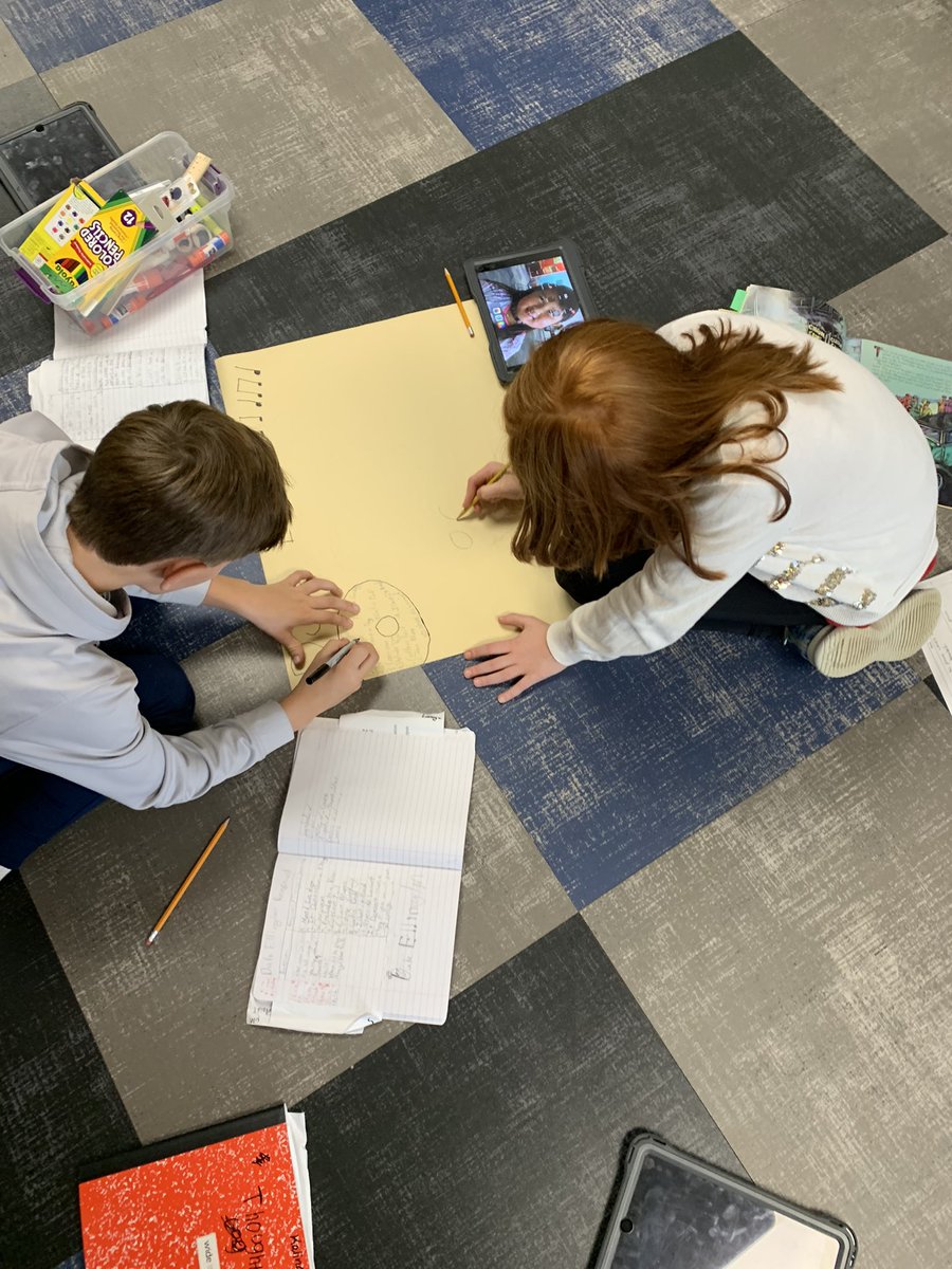A common find in our halls: collaboration &amp; creativity! #artsintegration <a href="/MagnetSchlsMSA/">Magnet Schools of America</a> #SummitViewEaglesSoar