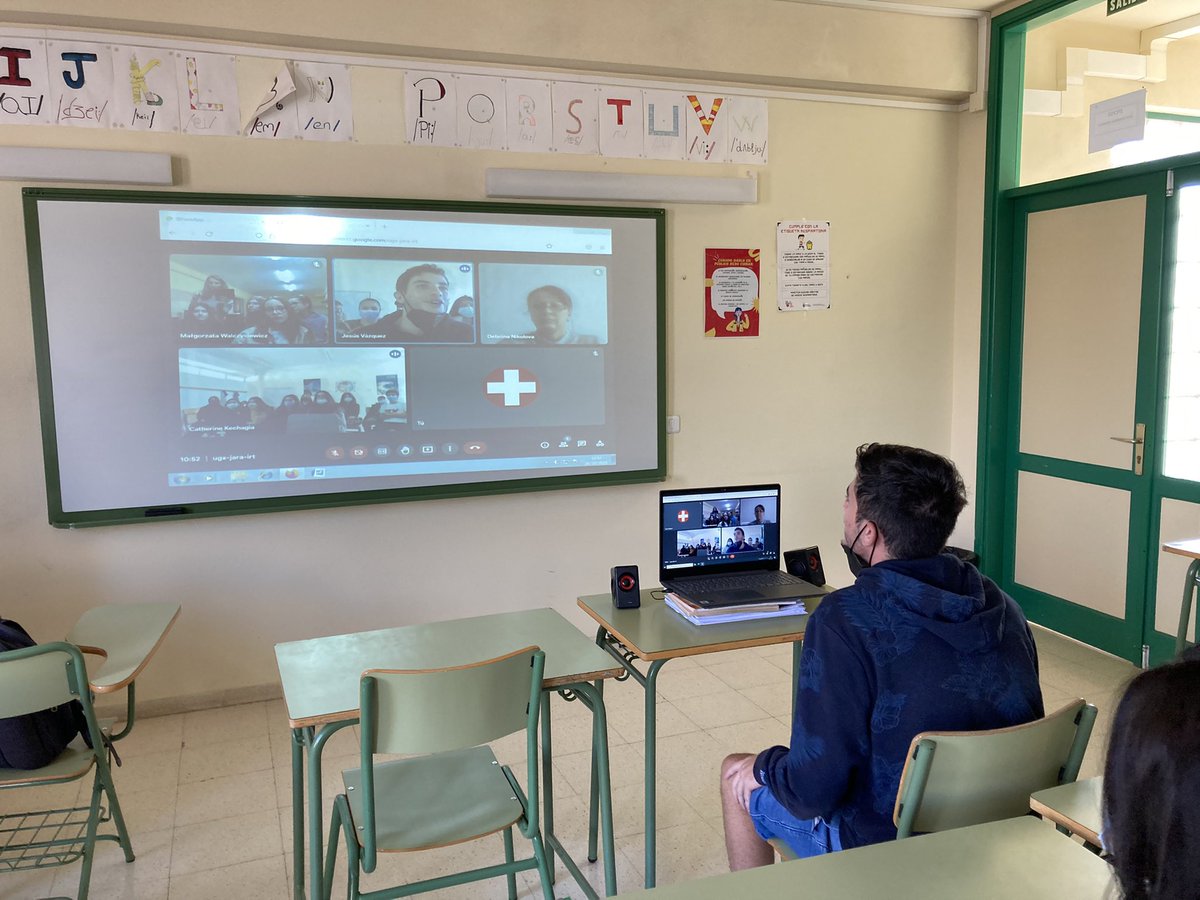 Hoy, videoconferencia con todo el alumnado que participará en la 2. movilidad de nuestro #ErasmusPlus #KA229 en Atenas.
Grecia, Bulgaria, Polonia y <a href="/ieslasmaretas/">@IESLasMaretas</a> #Lanzarote 
<a href="/sepiegob/">SEPIE</a>