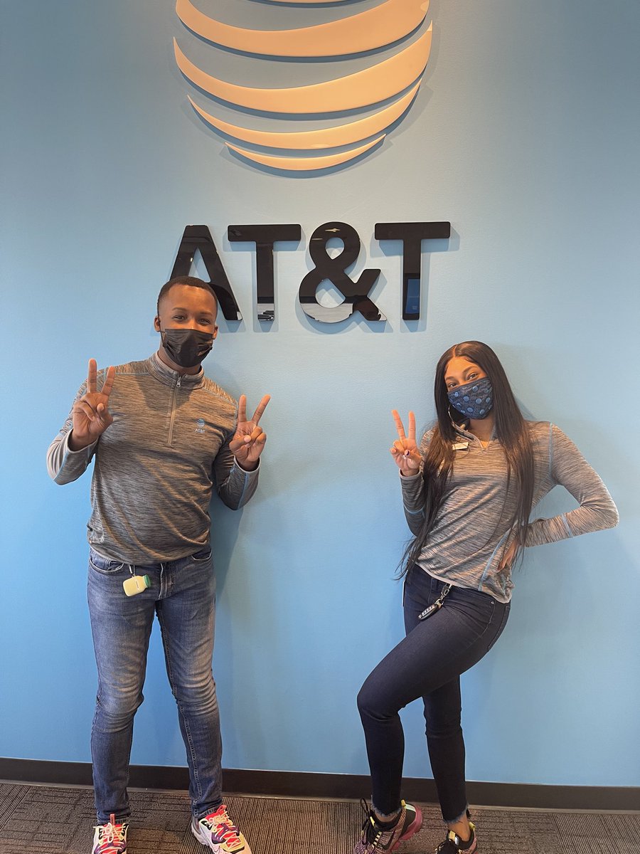 BizRocc's tweet photo. Twinning!!!!! -@AshleyPeebles4 
#lifeatatt #IHX https://t.co/cDc2yMO7qz
