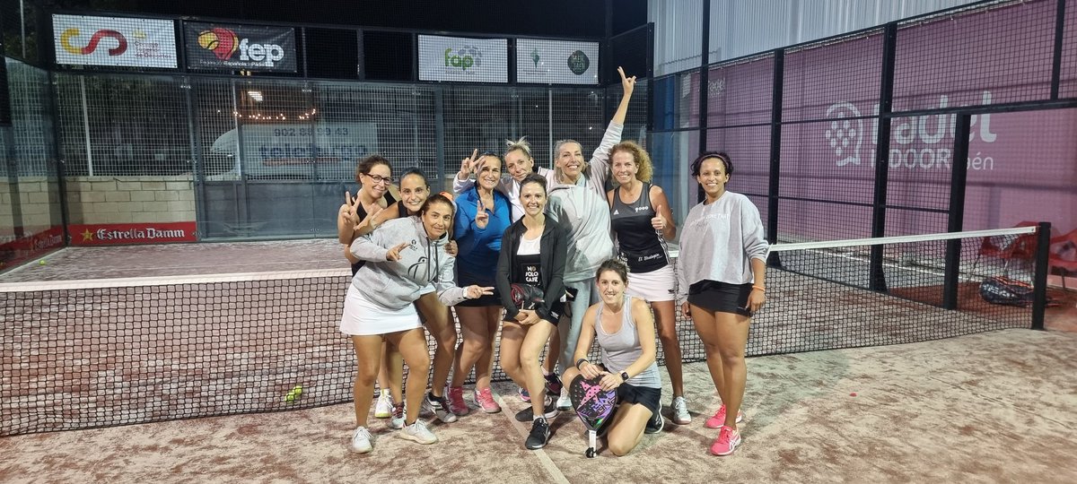 El pasado fin de semana se disputó en nuestro club la fase previa del Campeonato de España por equipos de Veteranos, que fue disputado en un magnifico ambiente y un alto nivel de competición
Gracias a todos los participantes, FEP y FAP por la confianza depositada en nuestro club.