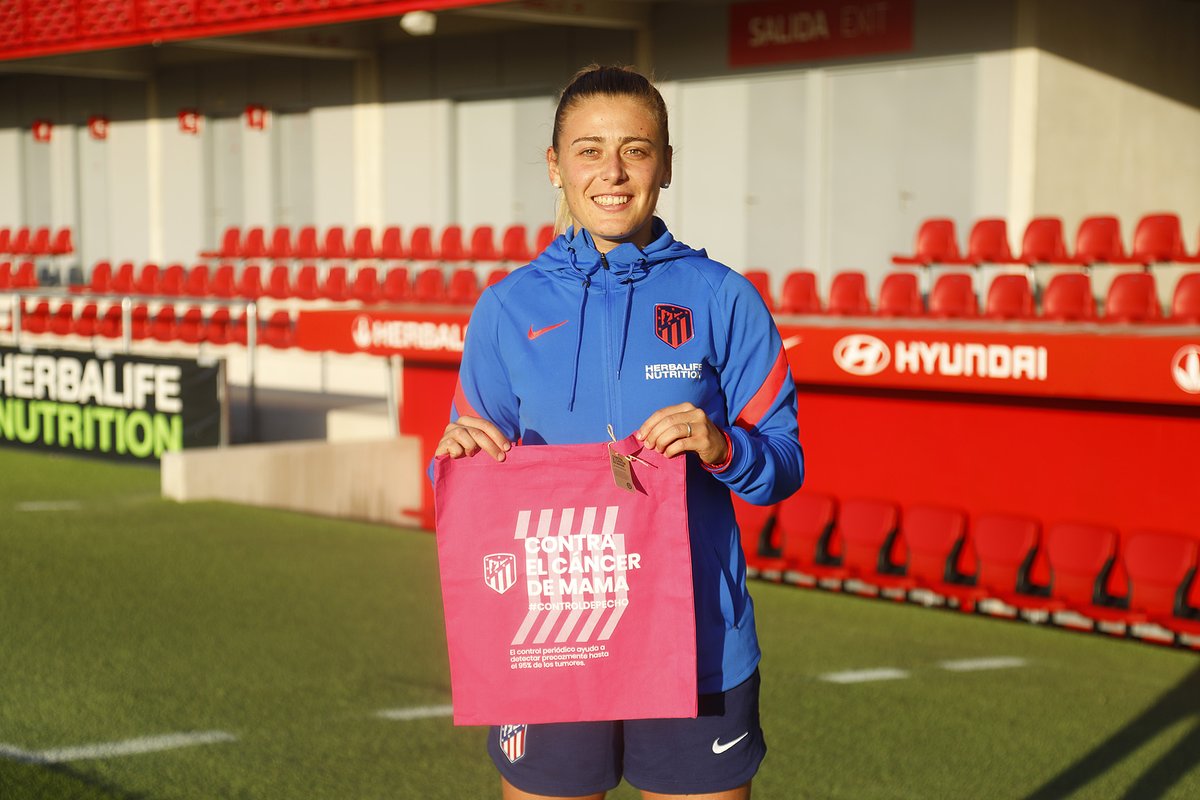 AtletiFemenino's tweet photo. Nuestras jugadoras ya tienen nuestros productos, cuyos beneficios irán destinados a la Asociación @ContraCancerEs para su investigación y diagnóstico precoz. 🤗
¡Súmate a la campaña #ControlDePecho y hazte con ellos!
ℹ https://t.co/DlSQkJekVY https://t.co/rmp9bmbkX2