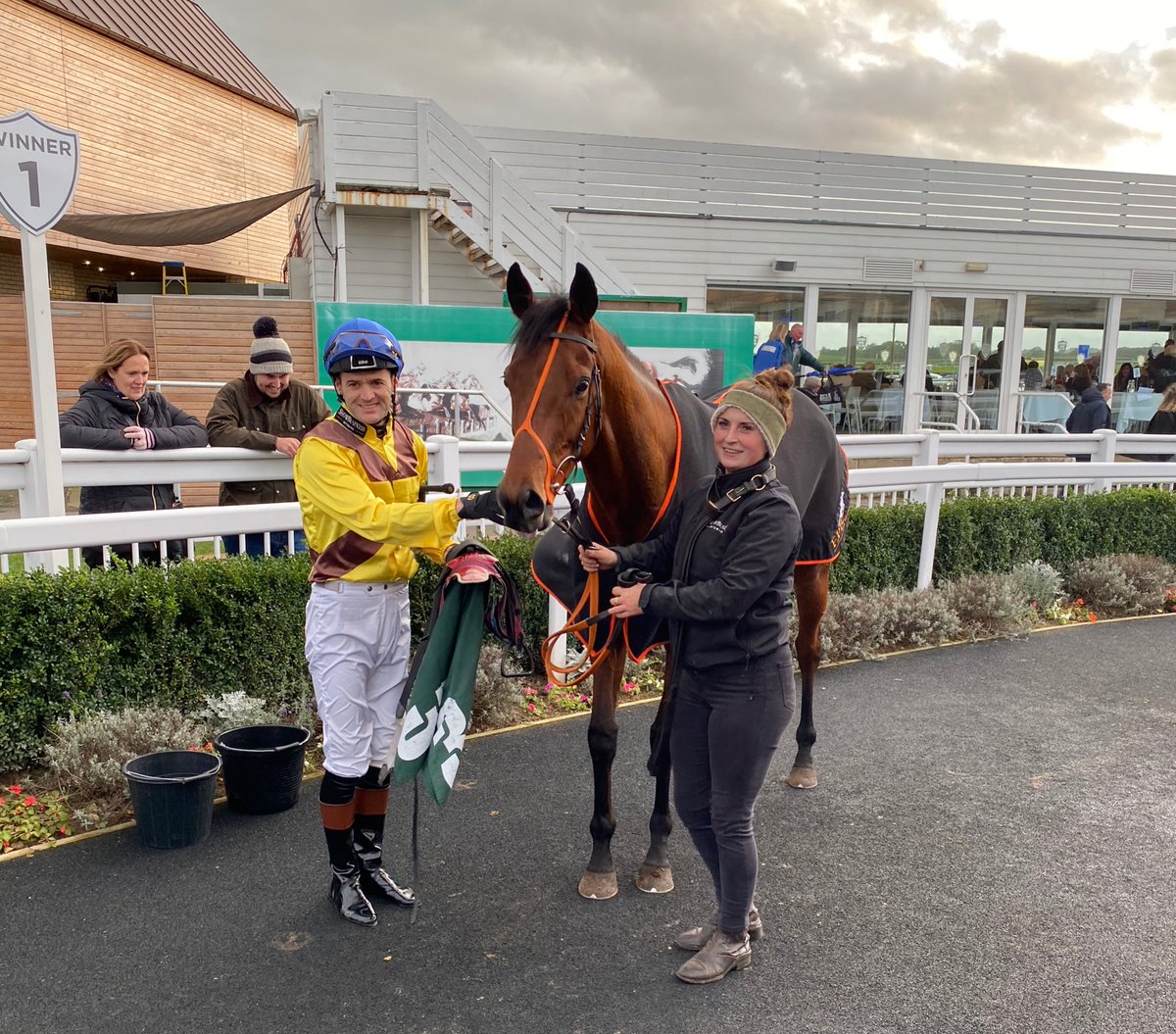 STRONSAY and <a href="/DavidNo45583497/">David Nolan</a> win the last race of our 2021 Flat season! Trained by Liam Bailey for Mrs C M Clarke, <a href="/FoulricePRacing/">Foulrice Park Racing</a> 👏
