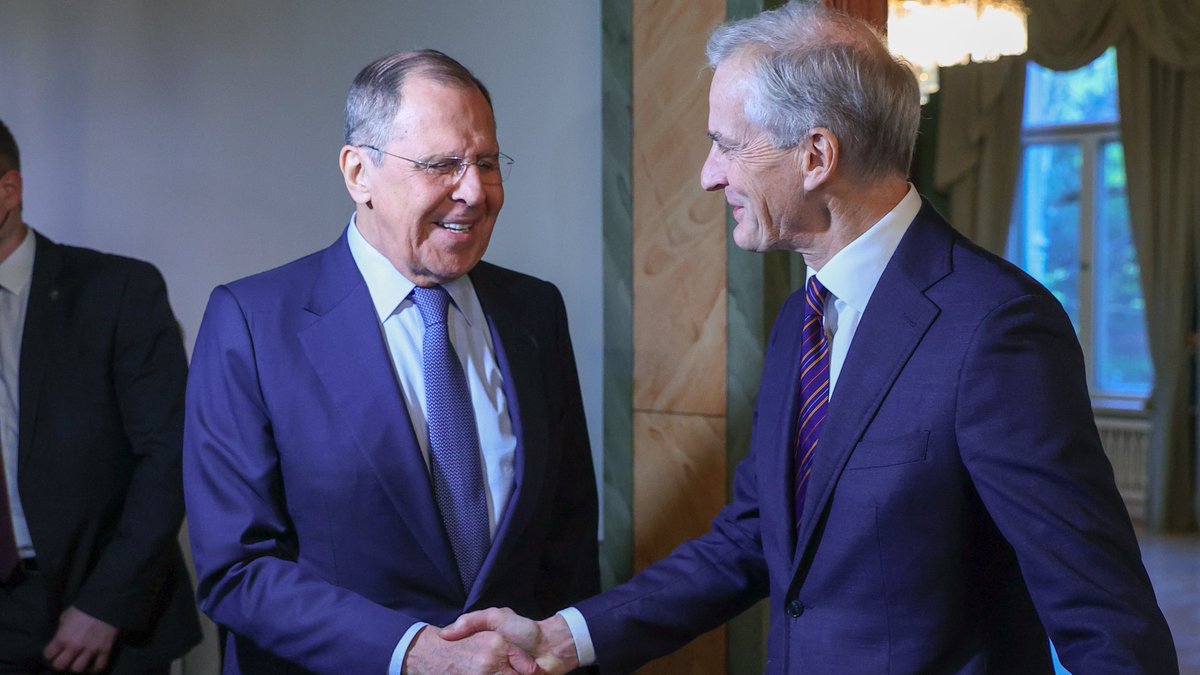 MID_RF's tweet photo. 🇷🇺🇳🇴 Встреча главы МИД России С.В.Лаврова с Премьер-министром Норвегии Й.Стёре в Осло.

#РоссияНорвегия https://t.co/QUbxl9ikx3