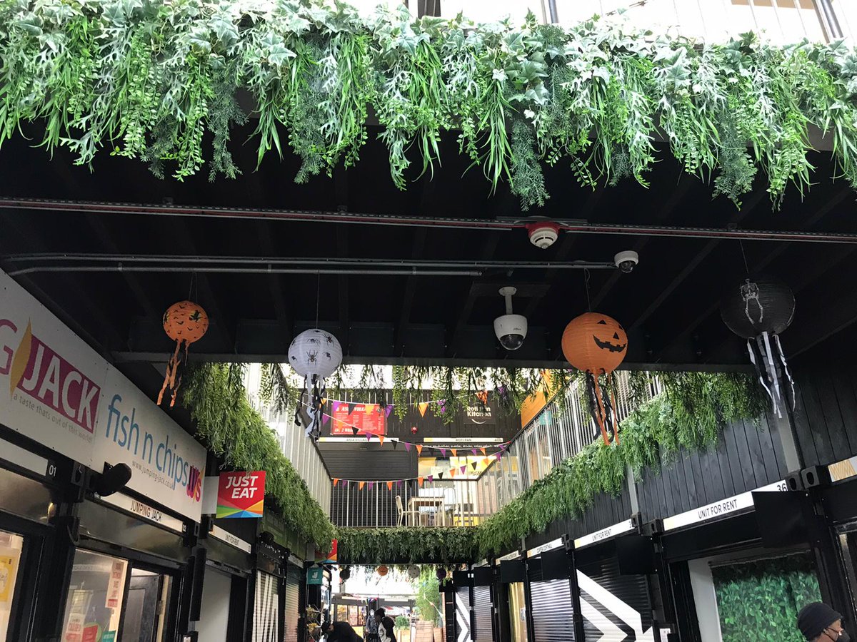 WatfordCouncil's tweet photo. 🎃 Watford Market is gearing up for their Halloween Spooktacular event! On Fri 29 Oct (5.30pm-10pm), there will be scarily good street food, craft beer and a wine bar. Great live music from @Declan_Zapala, Louis Antoniou and @TheLocalsHarrow as well!: https://t.co/qRz9KmwBwY https://t.co/rGZjYEchqh