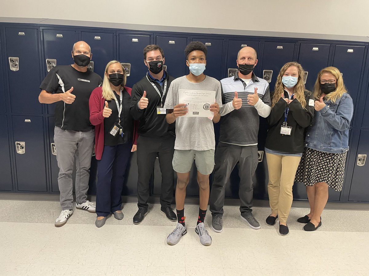 PLSHSTitans's tweet photo. Team Styx Student of the Week is Devean McCarty! Devean has an amazing attitude, engaged in the classroom, and is always willing to lead and help others! Devean is a rockstar 🎸 #southsidepride #TeamStyx https://t.co/UUnGJGoeNm
