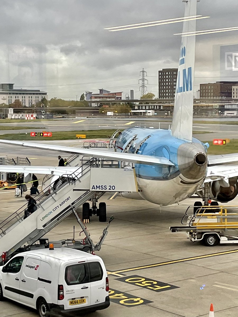 After a long day in #London , it’s time to fly back to Amsterdam. Thanks to <a href="/xKruger/">James Kruger</a> <a href="/CapgeminiUK/">CapgeminiUK</a> for an excellent day. <a href="/CCMInnovators/">Smart Communications</a>