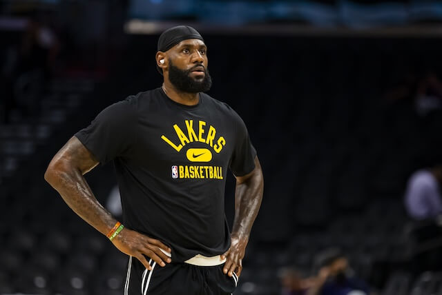 UPDATE: LeBron James' status for tonight's game has been downgraded from probable to questionable due to right ankle soreness.
lakersnation.com/lakers-injury-…
