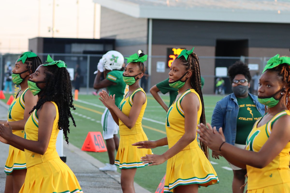 DISDSubs's tweet photo. Thank you to the bands, cheerleaders, drill teams, junior ROTC, and the many other student groups and sponsors for your incredible support of Dallas ISD Athletics! @dallasschools #recognitionweek https://t.co/Uskq28gk0z