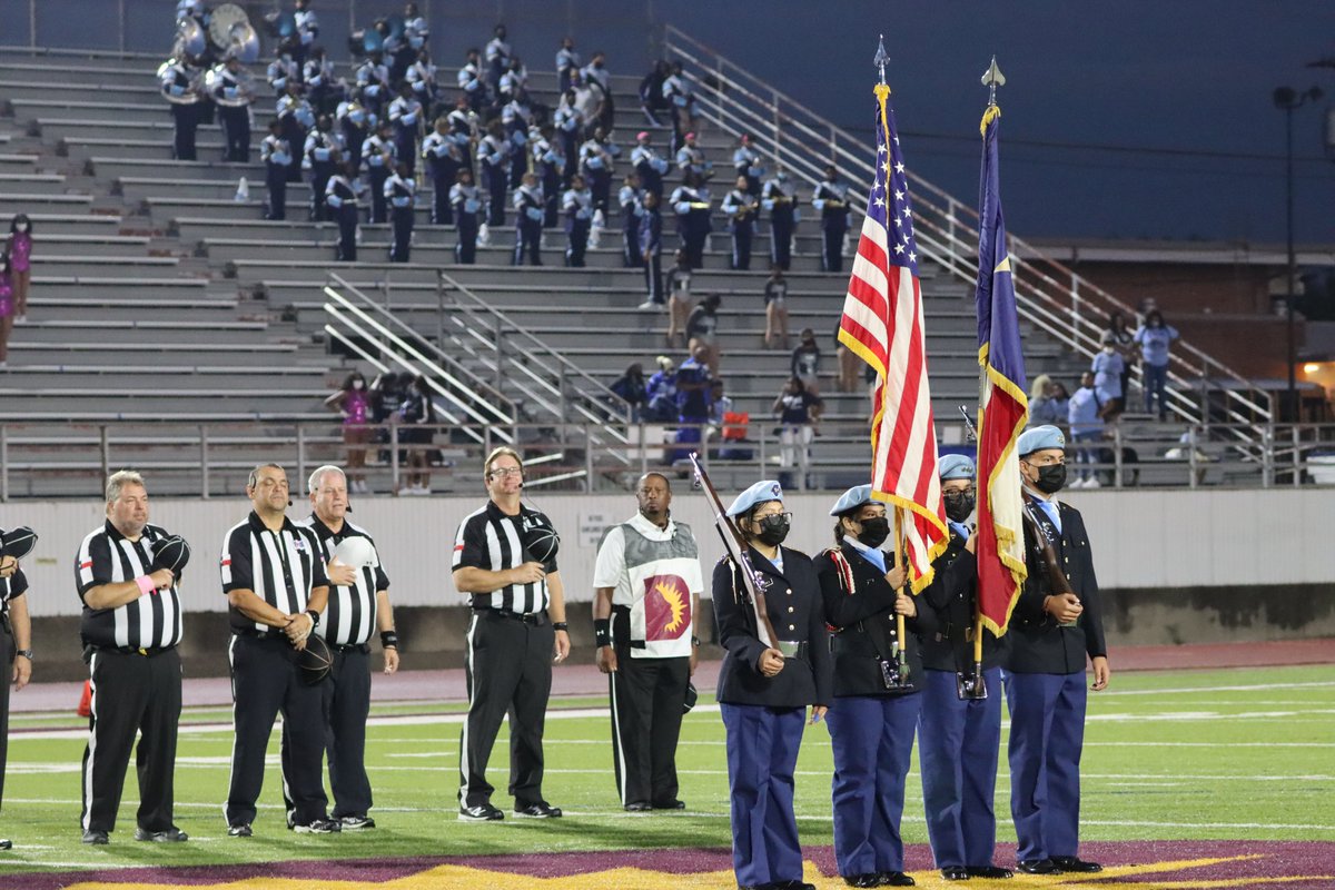 DISDSubs's tweet photo. Thank you to the bands, cheerleaders, drill teams, junior ROTC, and the many other student groups and sponsors for your incredible support of Dallas ISD Athletics! @dallasschools #recognitionweek https://t.co/Uskq28gk0z