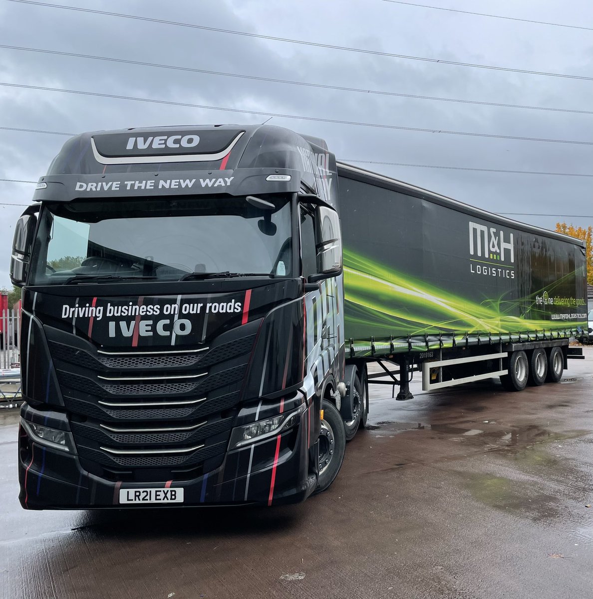 Knock Knock! 👋🏻 Is anyone still there? 🤔 It’s been a while since we’ve been here! Day 2 of the #NationalLorryWeek  with <a href="/RHANews/">RHA</a> <a href="/TrailerResource/">Trailer ResourcesLTD</a> and we were joined by a special guest today #guesswho