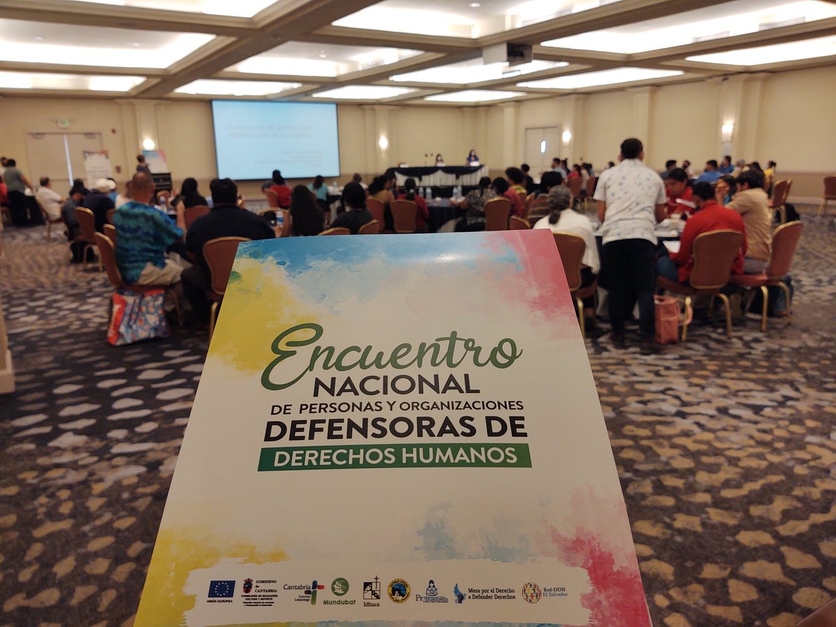 La realidad de <a href="/GobElSalvador/">Gobierno El Salvador</a> es abordada en encuentro nacional de personas y organizaciones DEFENSORAS de DERECHOS HUMANOS, donde la democracia se aleja de la realidad y la situación de #DDHH se agrava
<a href="/ProbusquedaSV/">Pro-Búsqueda</a> <a href="/idhuca/">Idhuca</a> <a href="/TutelaLegalMJH/">Tutela Legal MaríaJH</a> <a href="/Mundubat/">Mundubat</a> <a href="/UEenElSalvador/">Unión Europea en El Salvador</a> <a href="/cantabriaes/">Gobierno Cantabria</a>