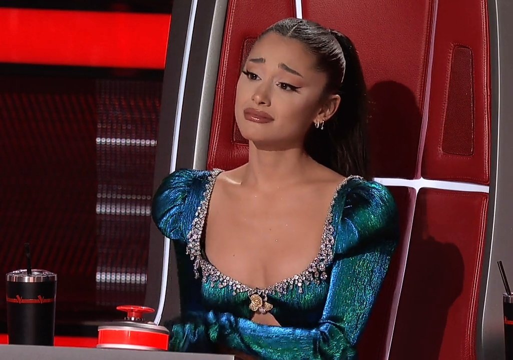 literally everytime i see her cry i start to cry too