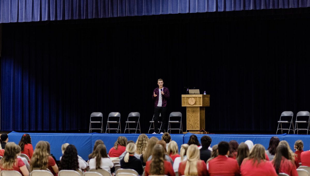 Had the privilege of speaking to <a href="/NebraskaFCCLA/">Nebraska FCCLA</a> students last week, telling my story and hearing all of their stories.

There’s no better time to make someone else’s life just a little bit better. We rise by lifting others 🖤

📸: <a href="/BenMohorn/">Ben Mohorn</a>