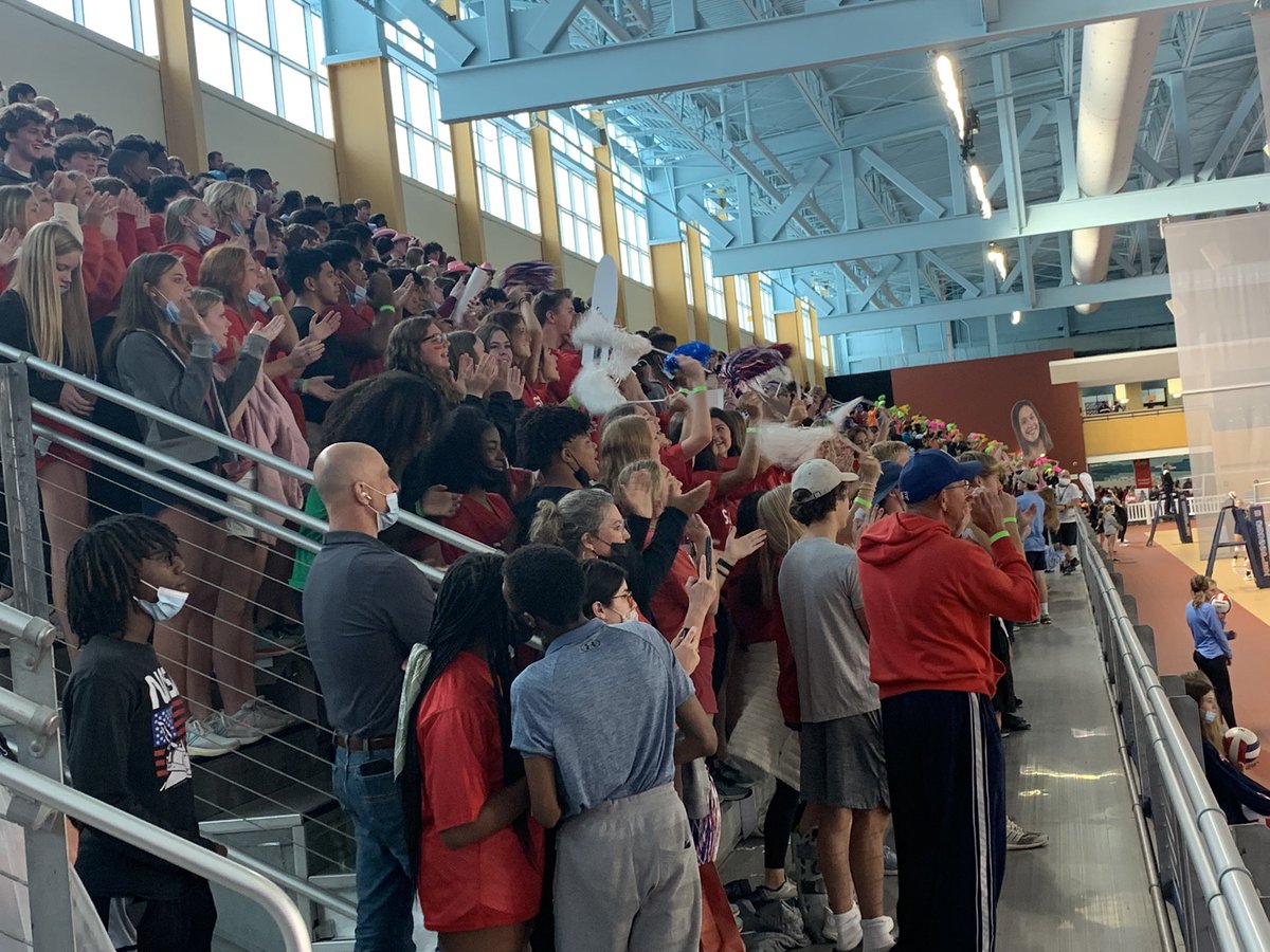 Second Set HOMEWOOD! 2-0 Hester to set 3. Let’s gooooooooo!!!! <a href="/HomewoodSchools/">Homewood Schools</a> @HCS_Sports <a href="/HWDVolleyball/">❤️Homewood Volleyball❤️</a> <a href="/AHSAAUpdates/">AHSAA</a>