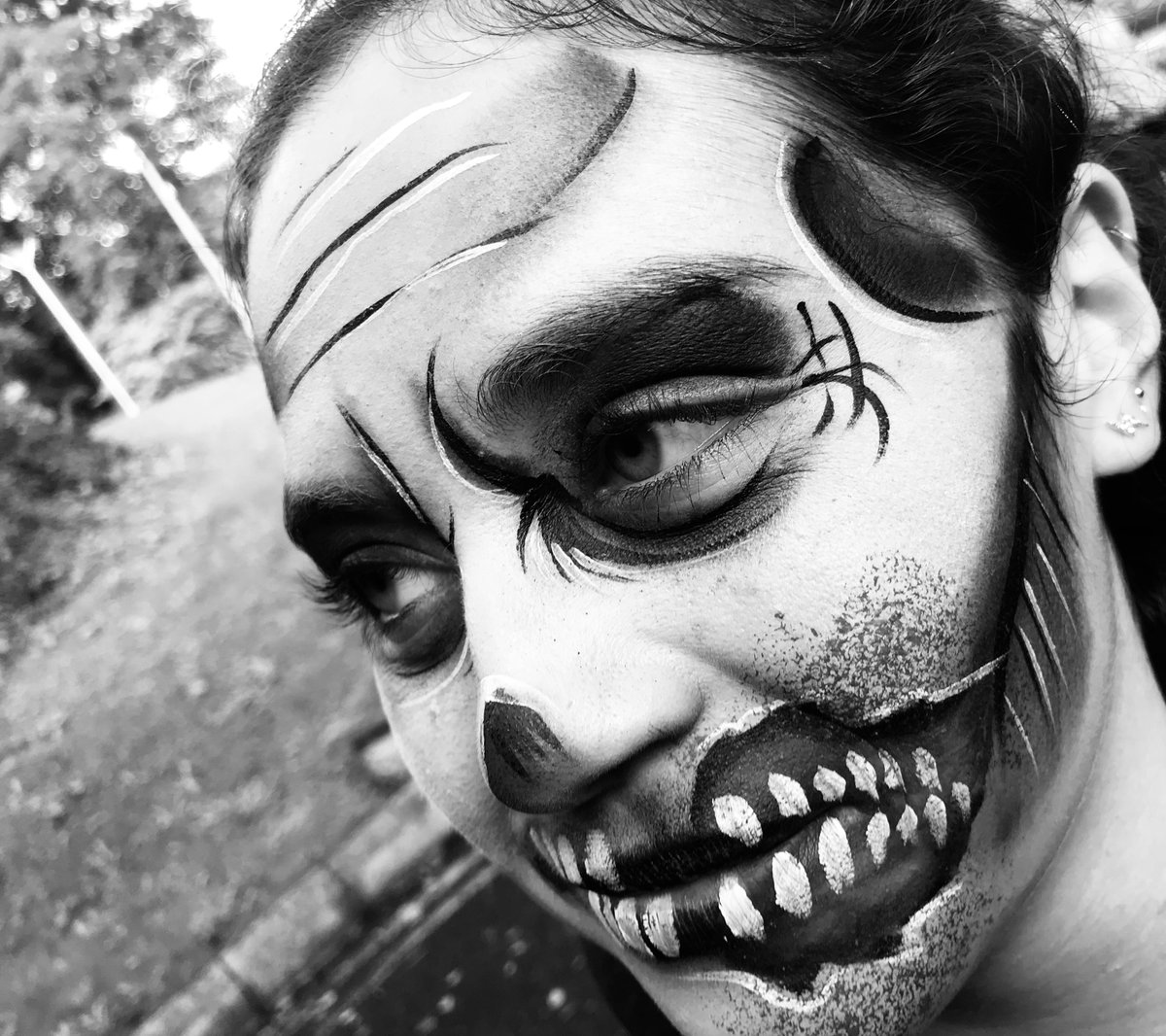 UlsterUni's tweet image. Our staff and students are busy transforming the eerily atmospheric Magee campus for @DerryHalloween🎃 Look out for NAO – our robot ghost or try surviving a zombie apocalypse 🤖

Find out more bit.ly/3CvQpIx

📸Student Samantha Brown, preparing for the Zombie Apocalypse