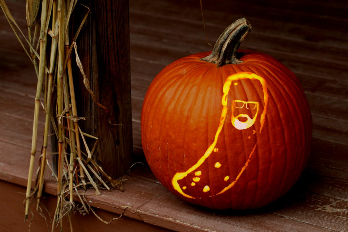 QuicksandGM's tweet photo. 🎃I Turned Myself Into a Pumpkin, Chat!🥒

Pumpkin Carving with ModMod @algania !

⭐LIVE 1230PM-530PM EST⭐
https://t.co/nIxB5ODn7p

#PickleQuick #Gaming #GreenSuit #GreenScreen #SmallStreamer #SupportSmallStreamers #TwitchClips #Twitch #TwitchStreamer #TwitchGaming #NowLive https://t.co/2dnR9YszF6