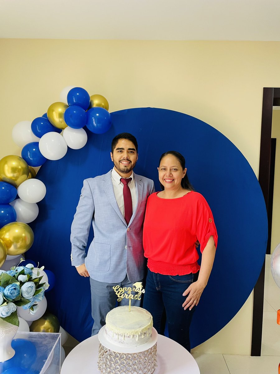 RodrigoMenaR's tweet photo. Felicitaciones Rodrigo, a tus 23 años ya un cuarto nivel en exportaciones, Mgs Rodrigo Mena Mendoza. Dios te siga Bendiciendo en tus éxitos empresariales y en toda tu vida @RodMena https://t.co/dvzUeNI5oA
