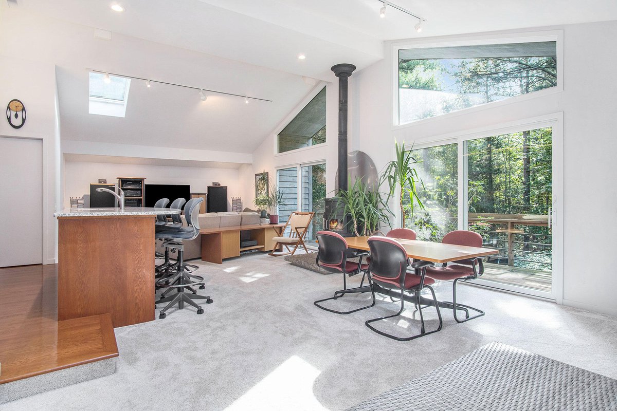 Lakefrontman's tweet photo. FOR SALE! Custom designed 3 bed/3 bath home on 1+ acres in Grand Haven Twp. at the end of a cul-de-sac. The second floor living space features a great room w/ vaulted ceilings, skylights &amp; elevated tree top views. 16883 Cricket Ct., Grand Haven, MI. $449,900  #greenridgerealty https://t.co/im2E5sQR22