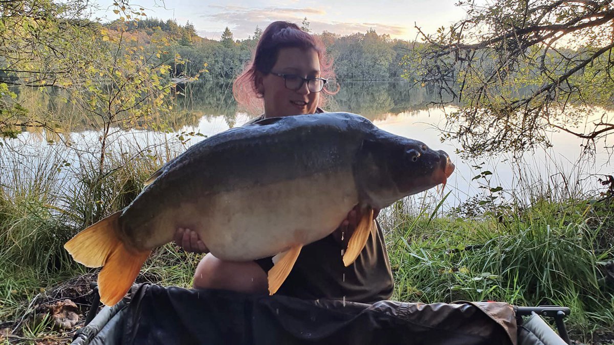 BrittanyForestL's tweet photo. Lady Angler Tash Ambrose is have a great time @ForestBrittany  managing to capture this Beauty. #bigcarp #unit #itsallsmiles #carpfishing #fishing #magicmoments like and share Guys. 🎣 https://t.co/gbyHz764FD