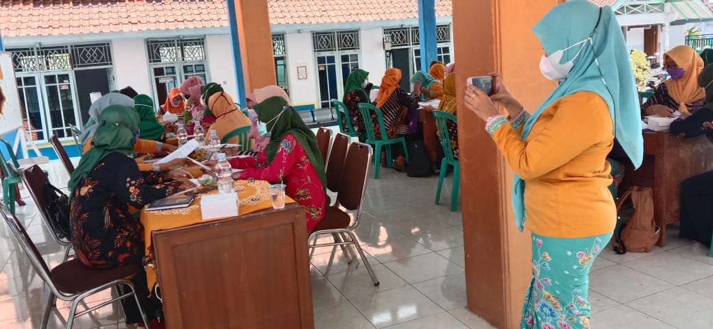 PKK_DesaMojo's tweet photo. Pembinaan dan Verifikasi Data 10 Program Pokok PKK oleh TP PKK Kec. Ulujami di @Desaku_Mojo diikuti TP PKK 4 Desa ; Mojo, Ketapang, Padek, dan Pesantren https://t.co/Egt2mzsrwt