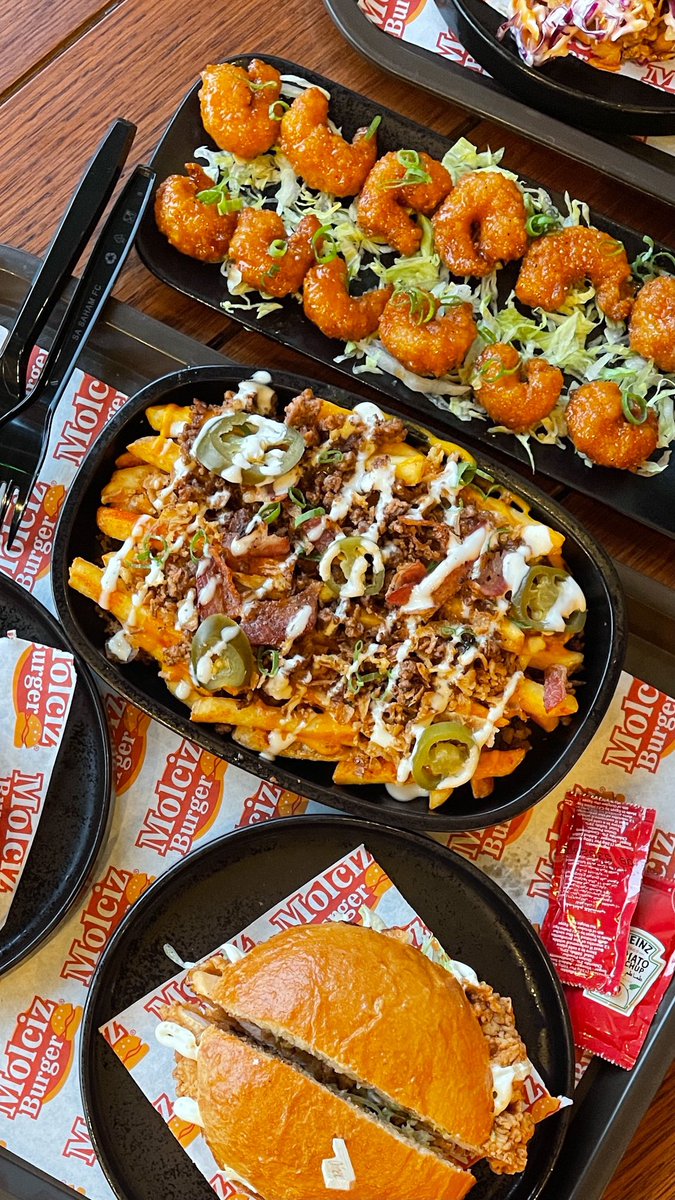 AD_D7M's tweet photo. مولسيز برقر 🍔 @Molciz_Burger 
مطعم مميز ومختص بالبرقر ويعتبر 
من المطاعم القديمة بالرياض والان 
افتتحوا فرعهم الجديد بحي الخليج 

🚨مقدمين لكم 4 دعوات كل دعوة 
تشمل شخصين ، السحب راح يكون 
من الرتويت واللايك - الشروط :
تابع حسابي وحساب المطعم 
⬇️باقي التفاصيل تحت التغريدة https://t.co/CLhkEZ5n5t