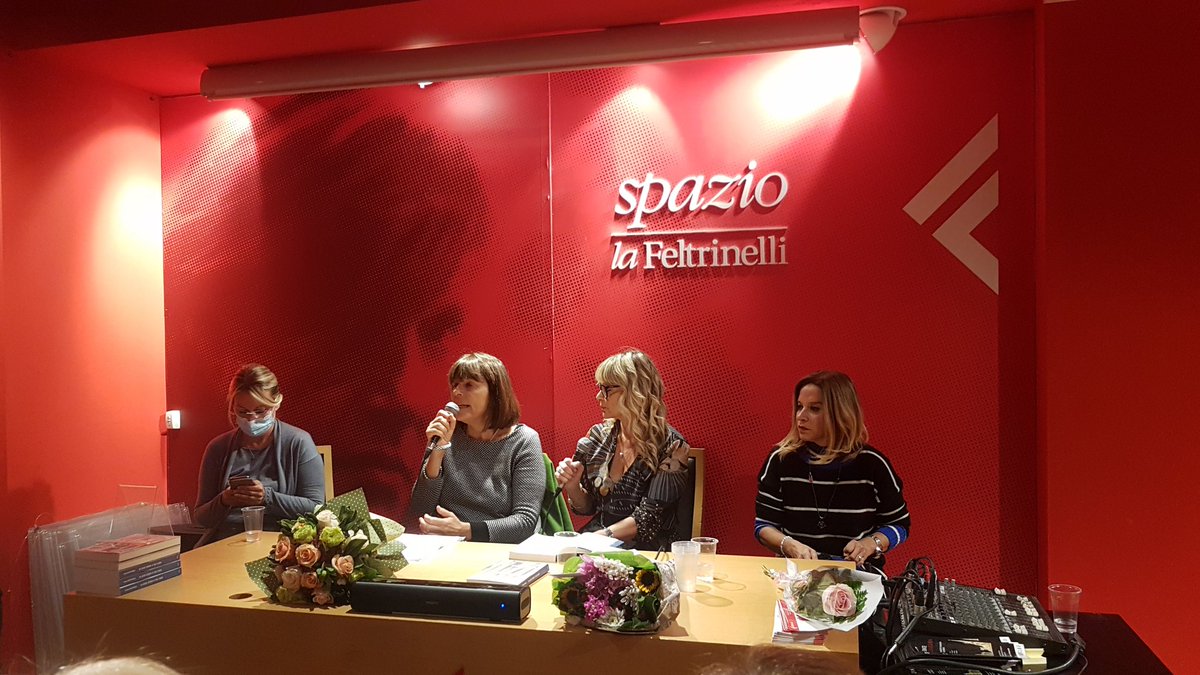 Finalmente dal vivo la presentazione del libro d'esordio di Arianna Destito Maffeo con @SaraRattaro @MEditore #libri #librichiacchierecaffeete #leggere #letture #book @LaFeltrinelli @libri_cct