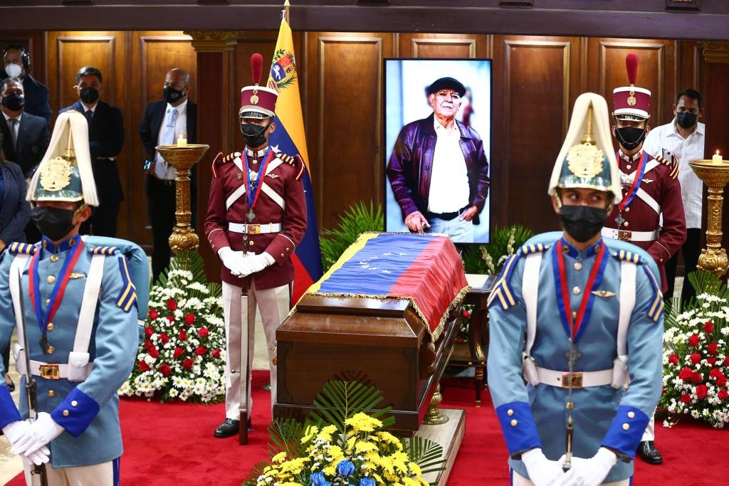 RNVinformativa's tweet photo. #EnFotos

Capilla Ardiente para el Revolucionario David Nieves; familiares, amigos y camaradas rinden honor a su legado en el Palacio Legislativo.

#26Oct #YoSoyDeAqui https://t.co/xtkc8f6ccU