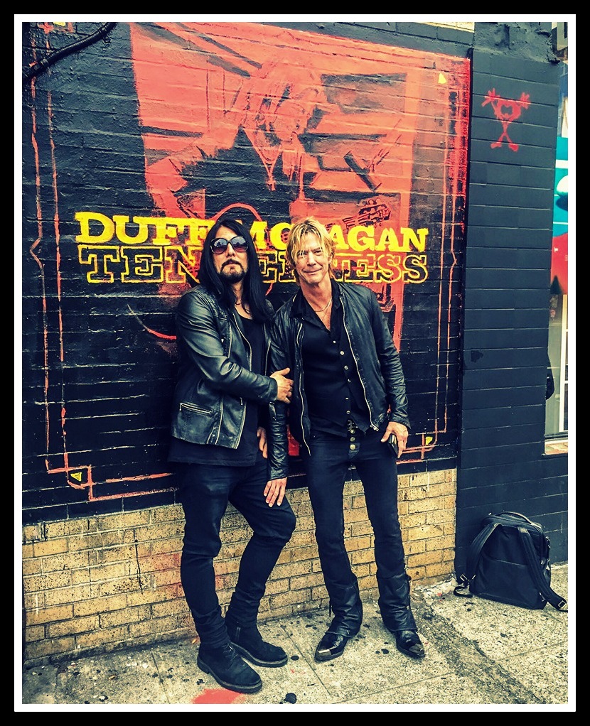 DuffMckaganArg's tweet photo. @JeffreyRouse & The Boss amazing drawing on the wall @EasyStRecords, #Seattle, #Tenderness tour gig 06/18/19.
Credits to the owner 📸
#DuffMcKagan #JeffRouse #EasyStRecords #Seattle #Drawing #Livegig #Tenderness #Friends #Music #Rocv https://t.co/WhznvWDOya