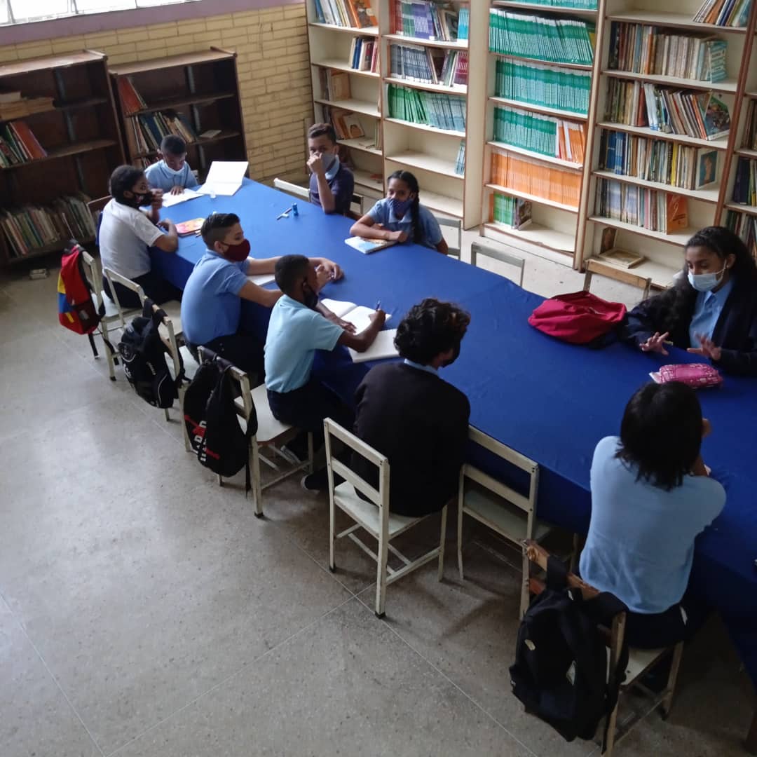 ClifElRecreo's tweet photo. Liceo Bolivariano José Manuel Nuñez Ponte. @_LaAvanzadora @ZonaEducativaDC @DIYF_ZEDC @gracielamarilis @MPPEDUCACION https://t.co/GR4VbN5nR0