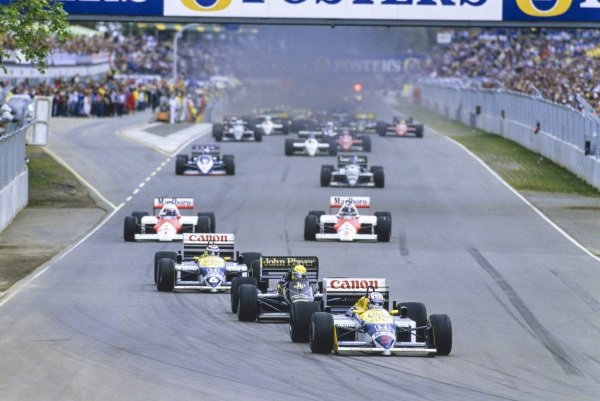 _F1_Retro's tweet photo. Australian Grand Prix, Adelaide Street Circuit, 26 October 1986 🇦🇺

1st Alain Prost 🇫🇷 McLaren-TAG-MP4/2C 🏁🏆🍾
2nd Nelson Piquet 🇧🇷 Williams-Honda-FW11
3rd Stefan Johansson 🇸🇪 Ferrari F1-86

Pole position - Nigel Mansell 🇬🇧 Williams-Honda-FW11
Fastest lap - Piquet

#F1 https://t.co/eTsW7Mx77Y