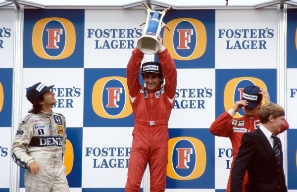 _F1_Retro's tweet photo. Australian Grand Prix, Adelaide Street Circuit, 26 October 1986 🇦🇺

1st Alain Prost 🇫🇷 McLaren-TAG-MP4/2C 🏁🏆🍾
2nd Nelson Piquet 🇧🇷 Williams-Honda-FW11
3rd Stefan Johansson 🇸🇪 Ferrari F1-86

Pole position - Nigel Mansell 🇬🇧 Williams-Honda-FW11
Fastest lap - Piquet

#F1 https://t.co/eTsW7Mx77Y