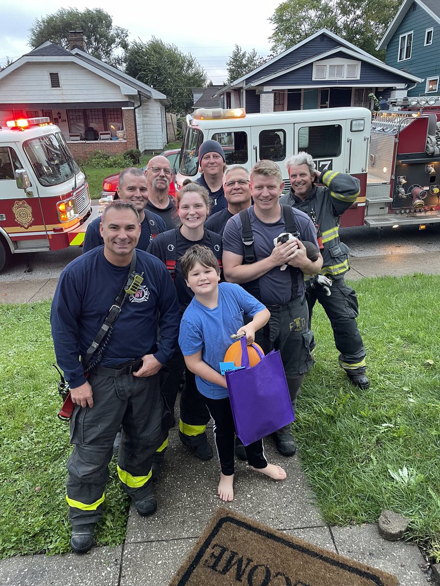 IFD_NEWS's tweet photo. Just in time for Halloween #IFD Firefighters 🚒 made some #ProjectPumpkin 🎃👻 deliveries to some pretty awesome #HoosierBurnCamp campers who live in #INDY. No tricks…. all treats…for these amazing kids 🧡 https://t.co/6a7mvV5cNs