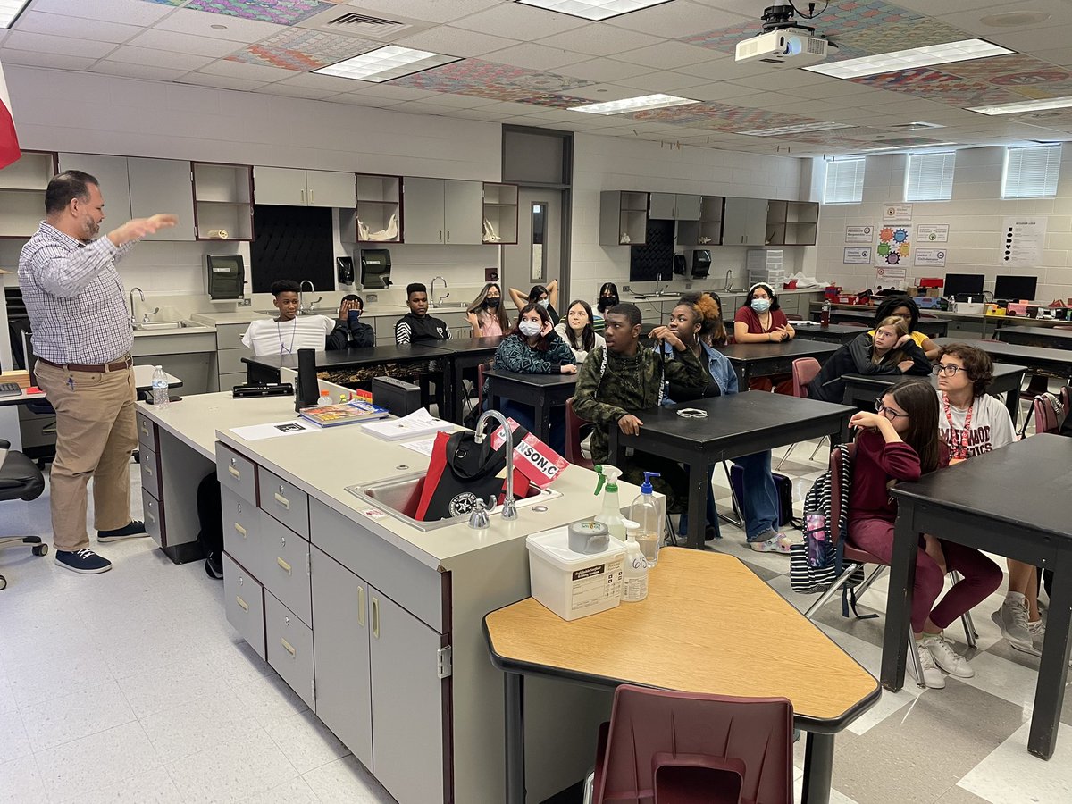 THorns_evansAP's tweet photo. Amazing presentation today by Dr Munoz for our Health students about Opioids Use/Misuse! Thank you so much for imparting your wisdom!!
@HWagnerHumblePE @CoachJohnsonTMS @HumbleISD_TMS #RedRibbonWeek2021 #justsaynotodrugs https://t.co/NIZiQ1oz5H